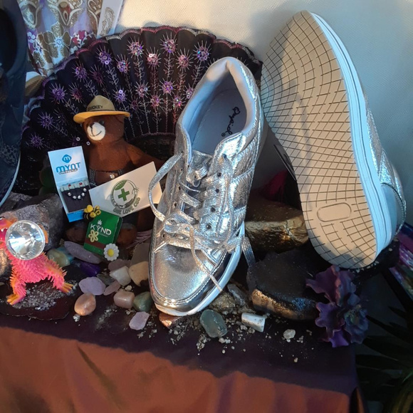 🥈 Qupid™ Silver Sneakers Tennis Shoes - Picture 2 of 5